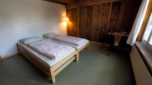 Postel nebo postele na pokoji v ubytování Beinwil am See Youth Hostel
