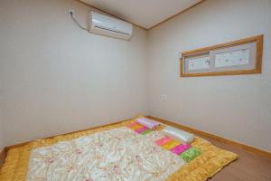 Postel nebo postele na pokoji v ubytování Aega Hanok Guesthouse