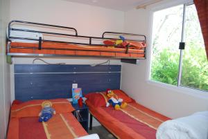 two bunk beds in a room with toys on them at Casa mobile - Bella Austria**** in Sankt Peter am Kammersberg