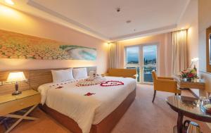 Rúm í herbergi á Vietsovpetro Hotel Dalat