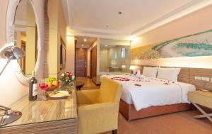 Rúm í herbergi á Vietsovpetro Hotel Dalat