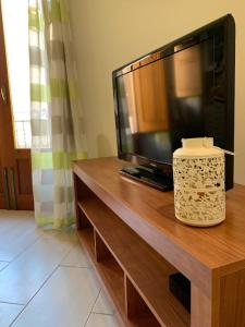En tv och/eller ett underhållningssystem på Appartamento Casa Trento