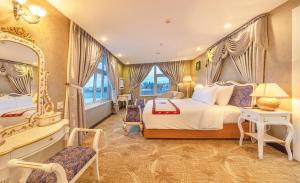 Rúm í herbergi á Vietsovpetro Hotel Dalat