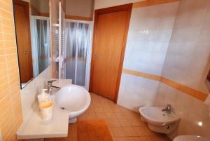 A bathroom at Villa Venezia