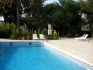 Basen w obiekcie Hotel Torre San Juan lub w pobliżu
