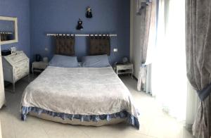 Een bed of bedden in een kamer bij Tourist room "Agata"