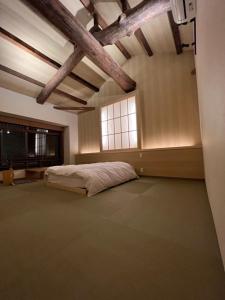 Postel nebo postele na pokoji v ubytování 城崎温泉 小宿 紬 tsumugi
