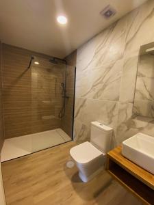 
A bathroom at Apartamentos Málaga Premium - Calle San Telmo
