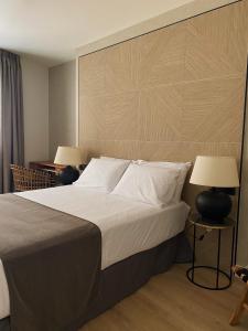 Cama o camas de una habitación en Apartamentos Málaga Premium - Calle San Telmo