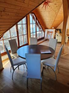 Khu vực ghế ngồi tại Ferienhaus-Bergtraum-Ferienwohnung-Lilli