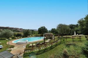 The swimming pool at or close to La Meridiana Bleisure Hotel