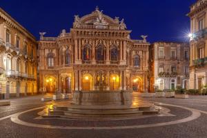 a large building with a fountain in front of it at B&B Romeo Luxury Rooms in Catania