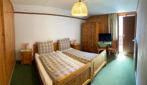 Ένα ή περισσότερα κρεβάτια σε δωμάτιο στο Hotel Steinbock
