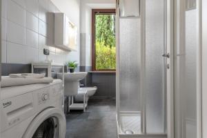a bathroom with a washing machine and a sink at RESIDENZE ARANCIO - Premium Villas in Giulianova