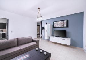 TV a/nebo společenská místnost v ubytování Villa Perahori