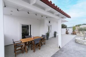 Balkón nebo terasa v ubytování Villa Perahori