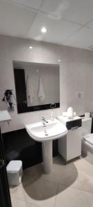 Ванная комната в Apartamentos Cala Azul La Móra