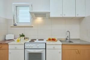 Kuchyňa alebo kuchynka v ubytovaní Apartment Marijana