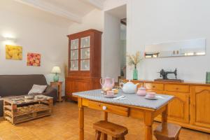 a living room with a table and a couch at Casa Dina in Es Mercadal