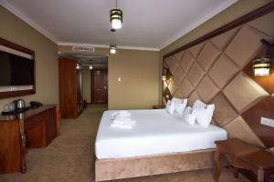 Postel nebo postele na pokoji v ubytování HOTEL ADRIANO