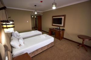 Postel nebo postele na pokoji v ubytování HOTEL ADRIANO