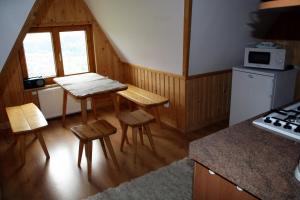 Kuchyňa alebo kuchynka v ubytovaní Apartamenty- Mieszkania Wakacyjne