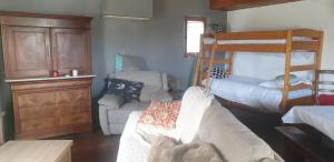 a living room with a couch and a bunk bed at Villa à charleval en campagne avec piscine 14 couchages in Charleval