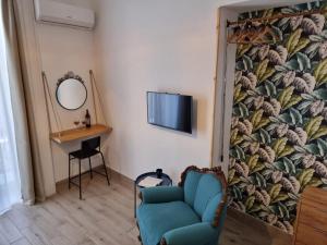 Televízia a/alebo spoločenská miestnosť v ubytovaní Cuore Mio B&b