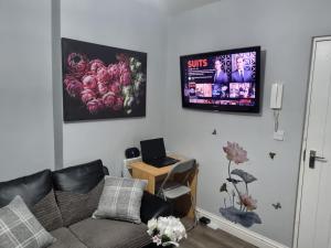 Photo de la galerie de l'établissement * Well equipped apartment for a relaxing cosy and luxurious fun stay + Free Parking + Free Fast WiFi *, à Beeston Hill