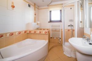 Kúpeľňa v ubytovaní Apartamenty Karmelicka Deluxe Old Town WAWELOFTS