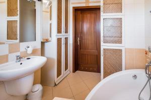 Kúpeľňa v ubytovaní Apartamenty Karmelicka Deluxe Old Town WAWELOFTS