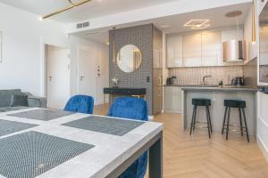 Kuchyňa alebo kuchynka v ubytovaní Pomorskie Apartamenty Bernadowska Gold