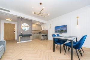 Kuchyňa alebo kuchynka v ubytovaní Pomorskie Apartamenty Bernadowska Gold