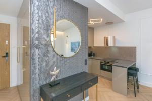 Kuchyňa alebo kuchynka v ubytovaní Pomorskie Apartamenty Bernadowska Gold