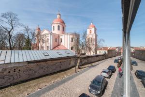 a group of cars parked in front of a castle at cohost I New Bastėja Life Apartments w-Garage Prkg & Self Check-in in Vilnius