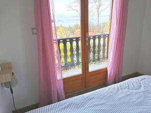 Llit o llits en una habitació de Le chalet du Leman - Vue lac - Yvoire