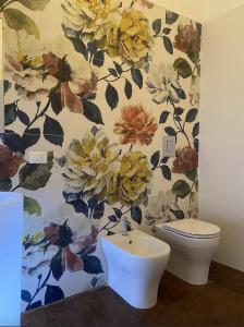 A bathroom at Il gallo di Eracle - Charming suites & rooms