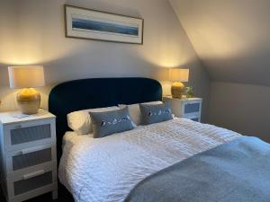 Postel nebo postele na pokoji v ubytování Macrae Croft- Rooms