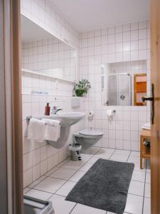 Koupelna v ubytování Landhaus Weber