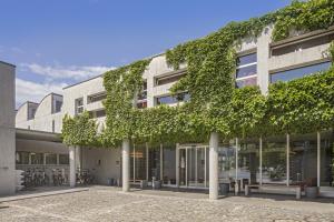 Gallery image of Lausanne Youth Hostel Jeunotel in Lausanne
