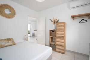 Postel nebo postele na pokoji v ubytování Villa Kaliemma + 13 fotografií