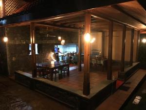 Restaurace v ubytování Wanakaset Forest Glamping