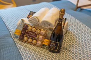 a bottle of champagne and towels on a table at Lovely apartment beneath Edinburgh Castle in Edinburgh