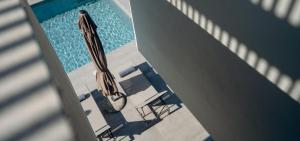 Sarah Luxury Rooms内部或周边的泳池