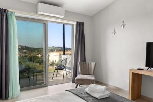 Sarah Luxury Rooms的阳台或露台