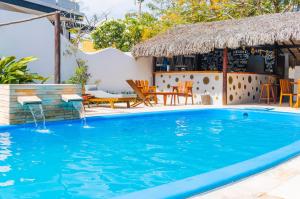 A piscina localizada em Pousada Villa Caju ou nos arredores