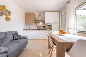Kuchyňa alebo kuchynka v ubytovaní Appartamento in Villa Gelsomino