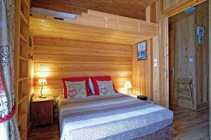 a bedroom with a bed in a log cabin at Fizhome Mt Blanc in Passy