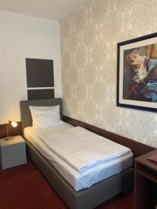 Кровать или кровати в номере Hotel Germania