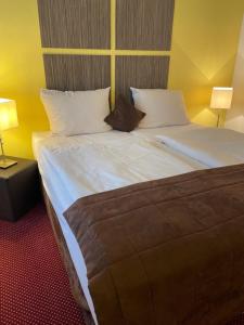 Postel nebo postele na pokoji v ubytování Hotel Germania